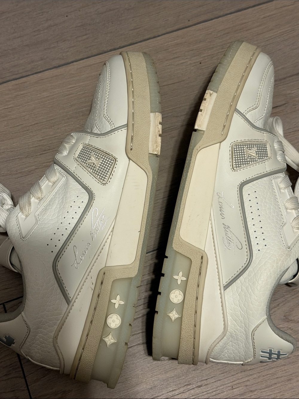 Louis Vuitton Cream White Low-Top Sneakers - Picture 2 of 11